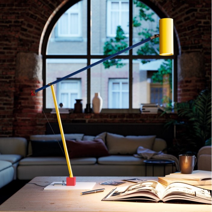 Lampe à poser Ettorino T couleurs primaires Catellani and Smith sur bureau