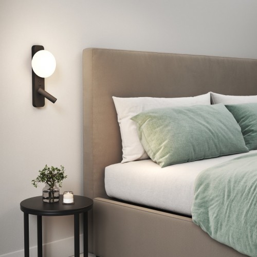 Applique Zeppo Reader noir mat Astro Lighting Valente Design mise en scène pose verticale