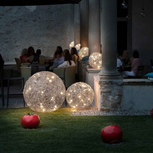 Lampes de sol Fil de Fer F Outdoor Catellani & Smith - Valente Design dans jardin