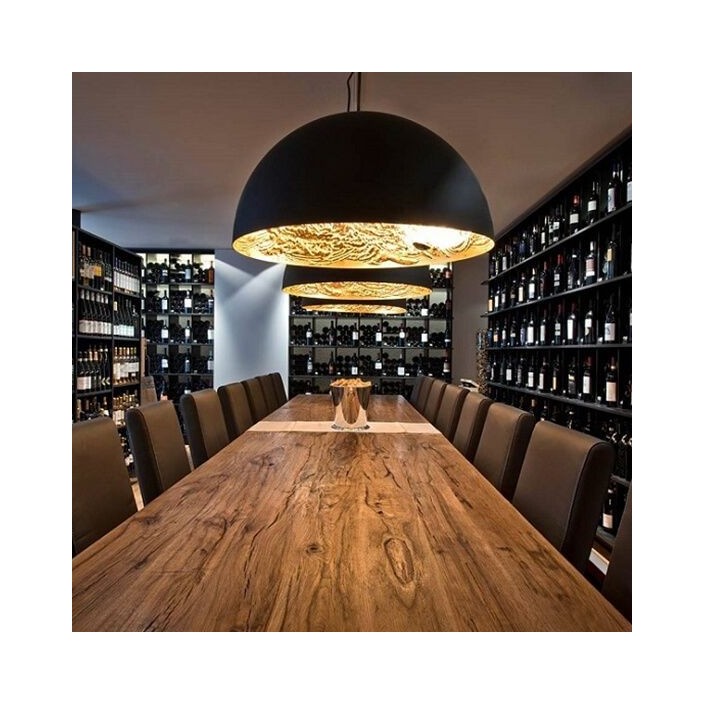Suspension Stchu-Moon 02 feuilles or Catellani & Smith - Valente Design mise en scène cave à vin