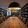 Suspension Stchu-Moon 02 feuilles or Catellani & Smith - Valente Design mise en scène cave à vin