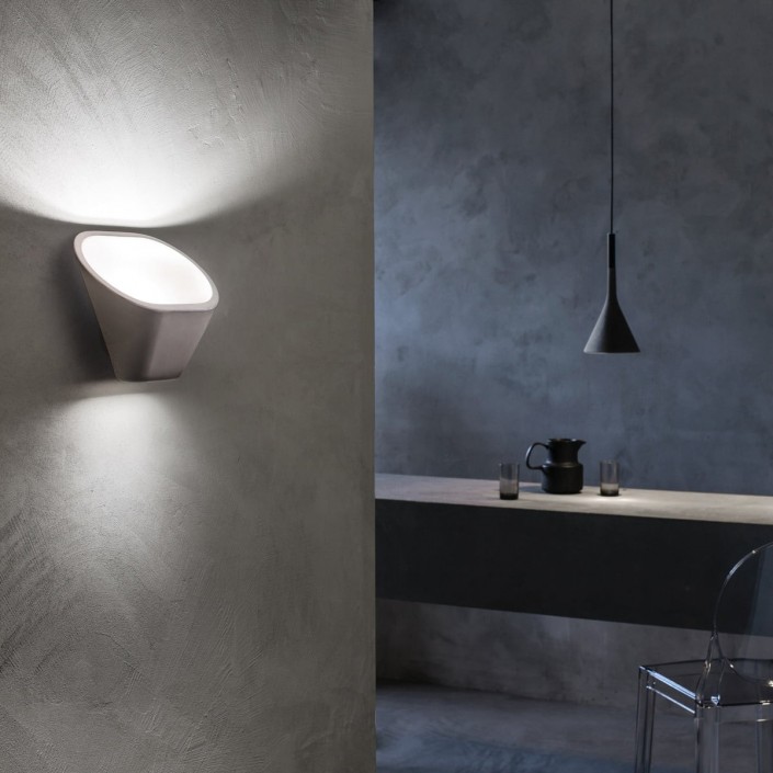 Applique Aplomb gris Foscarini - Valente Design - éclairée