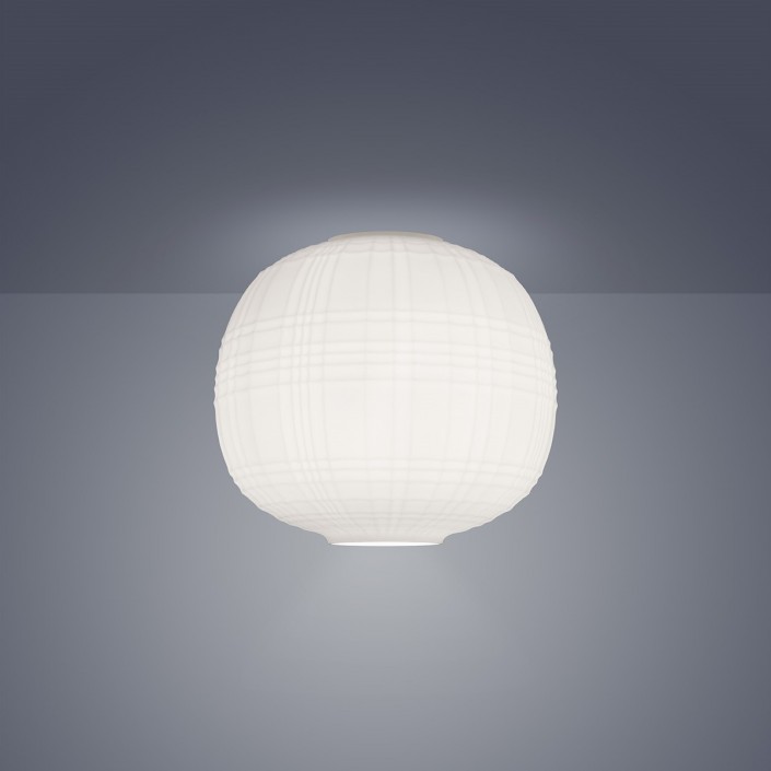 Plafonnier Tartan blanc Foscarini - Valente Design mise en scène sur fond bleu
