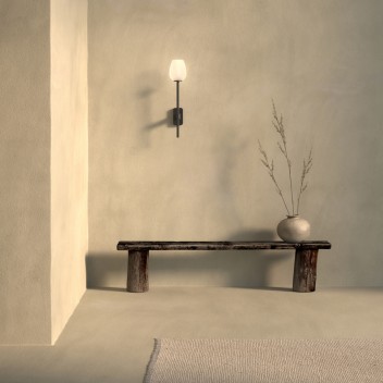 Applique Tacoma Single Grande noir mat verre tulipe blanc opalin Astro Lighting Valente Design