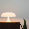 Lampe de table Nesso blanc Artemide - Valente Design - éclairée - mise en scène sur table