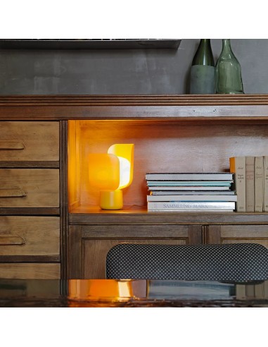 Lampe de table Blom jaune Fontana Arte Valente Design mise en scène