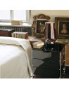Lampe de table Cindy gris canon de fusil Kartell - Valente Design sur table de nuit