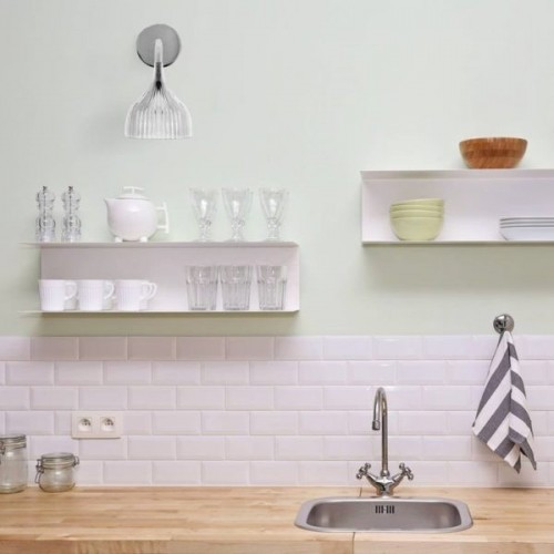 Applique murale Kartell LED E’ APPLIQUE crista. Luminaire de cuisine en applique.