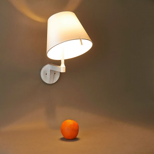 Melampo Wall gris abat-jour gris Artemide - Valente Design - éclairée mise en scène