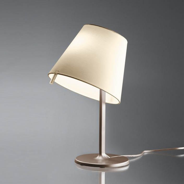 Lampe de table Melampo Night bronze abat-jour écru Artemide Valente Design