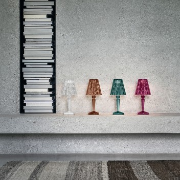 Lampes avec fil Big Battery Kartell Valente Design mise en scène