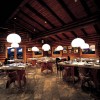 Suspension Big FL/Y Mat blanc Kartell - Valente Design - mise en scène restaurant
