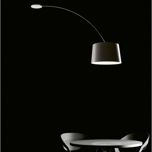 Plafonnier Twiggy noir Foscarini - Valente Design mise en scène éclairé au dessus d'une table