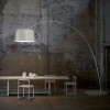 Lampadaire Twice as Twiggy grège mise en scène éclairé - Foscarini - Valente Design