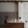 Suspension Aplomb LED gris Foscarini - Valente Design - mise en scène cuisine
