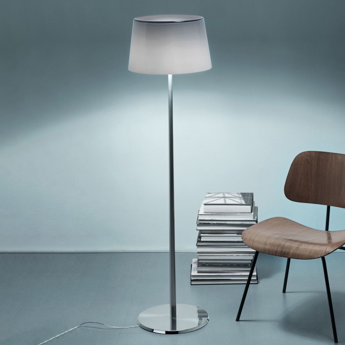 Lampadaire Lumière XXL Aluminium abat-jour gris Foscarini - Valente Design mise en scène