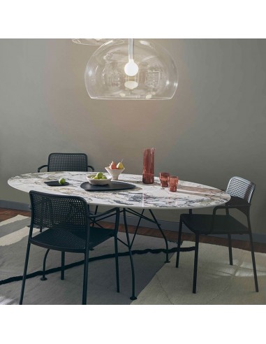Table Glossy Marble Oval structure noir - plateau symphonie - Kartell Valente Design - mise en scène