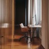 Mobilier Kartell : Bureau EARL OF WOOD bois foncé/noir Kartell - Valente Design - mise en scène