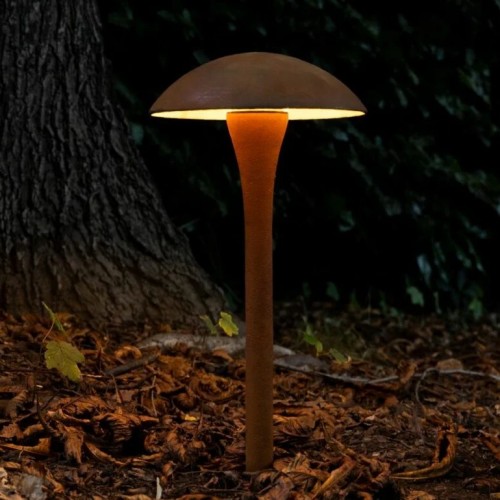 Borne Fungy rouille Royal Botania - Valente Design - éclairée dans jardin