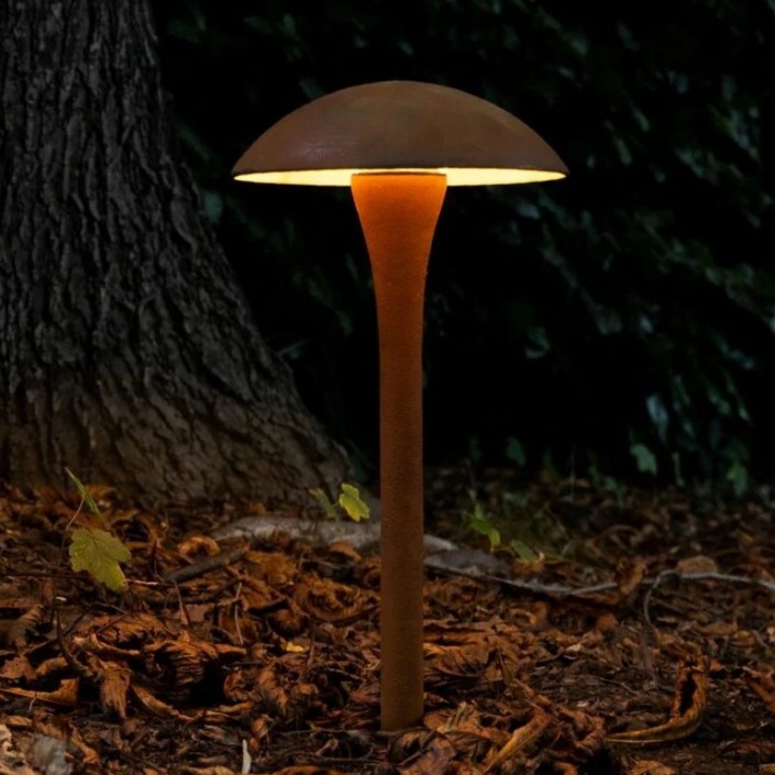 Borne Fungy rouille Royal Botania - Valente Design - éclairée dans jardin