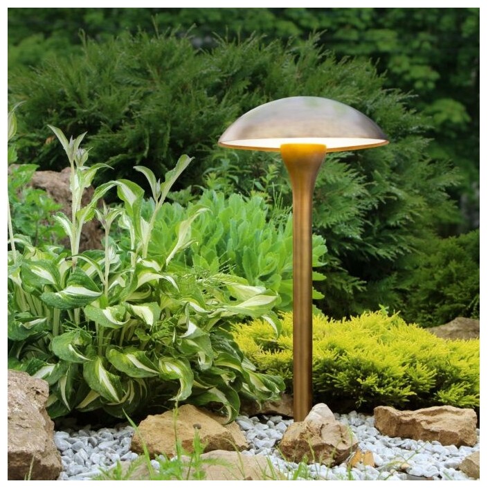 Borne Fungy laiton vieilli Royal Botania - Valente Design - éclairée dans jardin