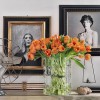 Vase MATELASSÉ cristal Kartell - Valente Design - avec bouquet de tulipes oranges