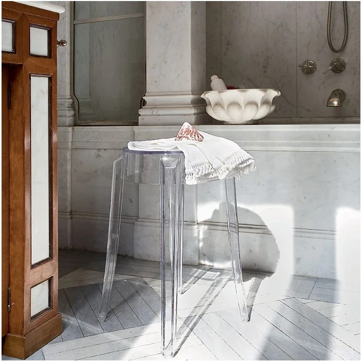 Tabouret CHARLES GHOST (lot de 2) 46 cm cristal Kartell - Valente Design - dans salle de bain