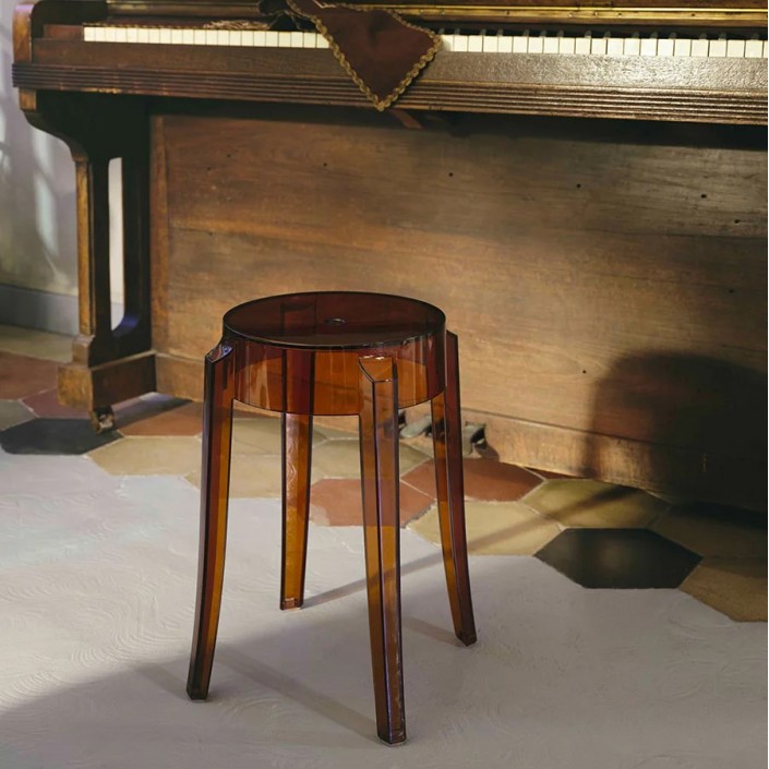 Tabouret CHARLES GHOST (lot de 2) 46 cm ambre Kartell - Valente Design - dans salon