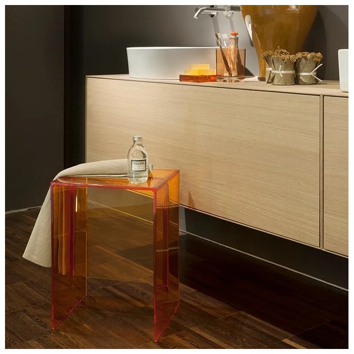 Tabouret MAX-BEAM orange Kartell - Valente Design - dans salle de bain