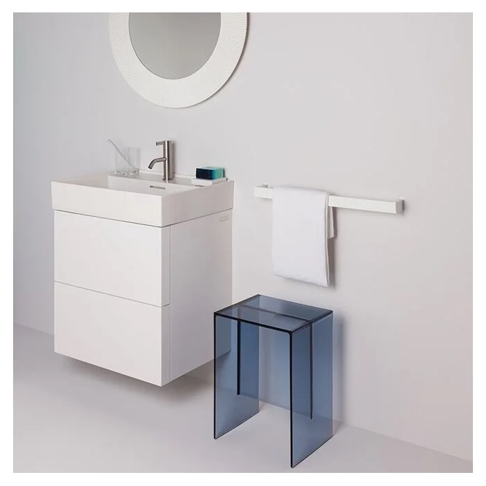 Tabouret MAX-BEAM bleu Kartell - Valente Design - dans salle de bain