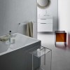 Tabourets MAX-BEAM cristal et ambre Kartell - Valente Design - dans salle de bain