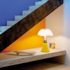Lampe de table Pipistrello POP jaune Martinelli Luce - Valente Design - sur meuble