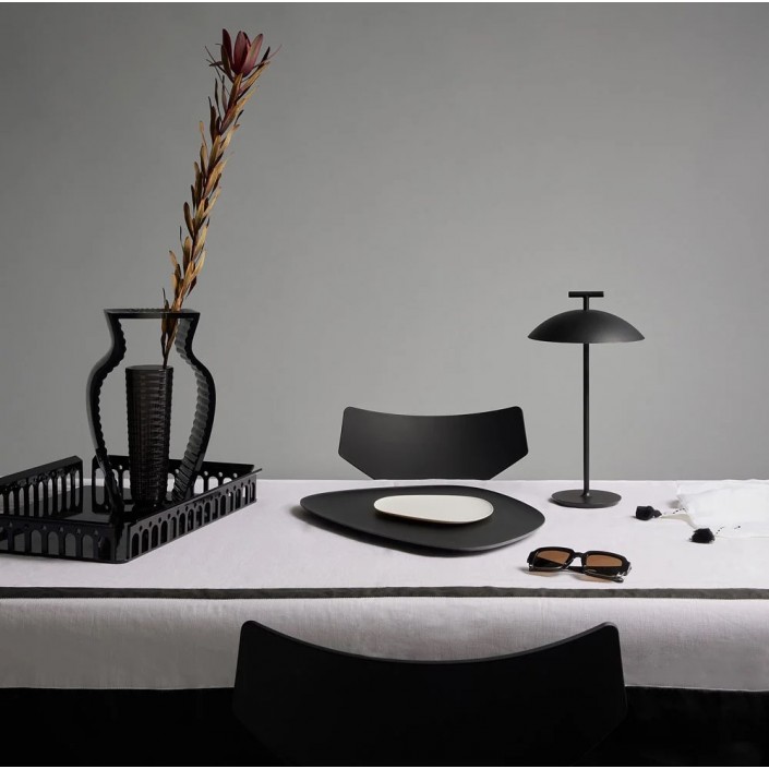 Plateau PIAZZA noir Kartell - Valente Design - sur table