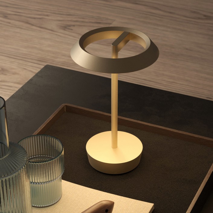 Lampe Halo Portable bronze clair Astro Lighting - Valente Design - éclairée sur bureau