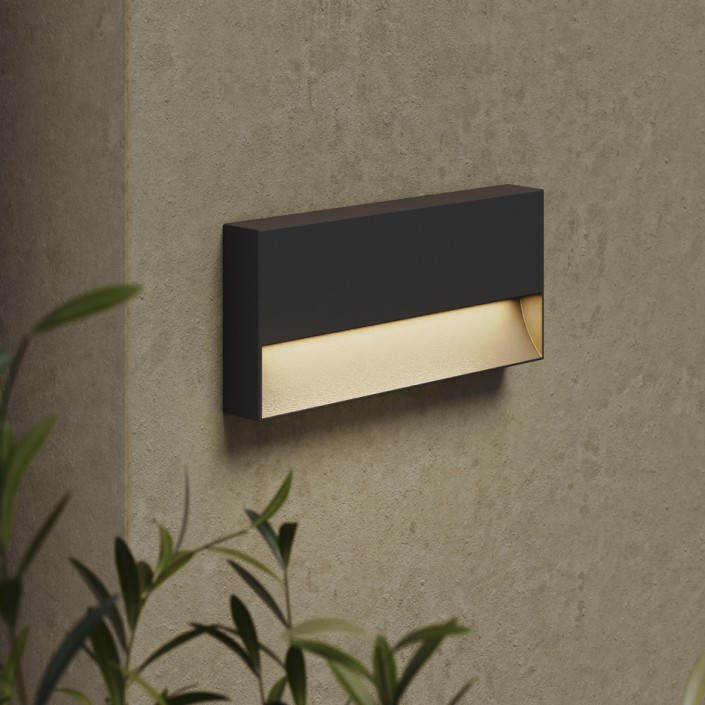 Applique Mori 250 Astro Lighting - Valente Design - allumée - sur mur extérieur