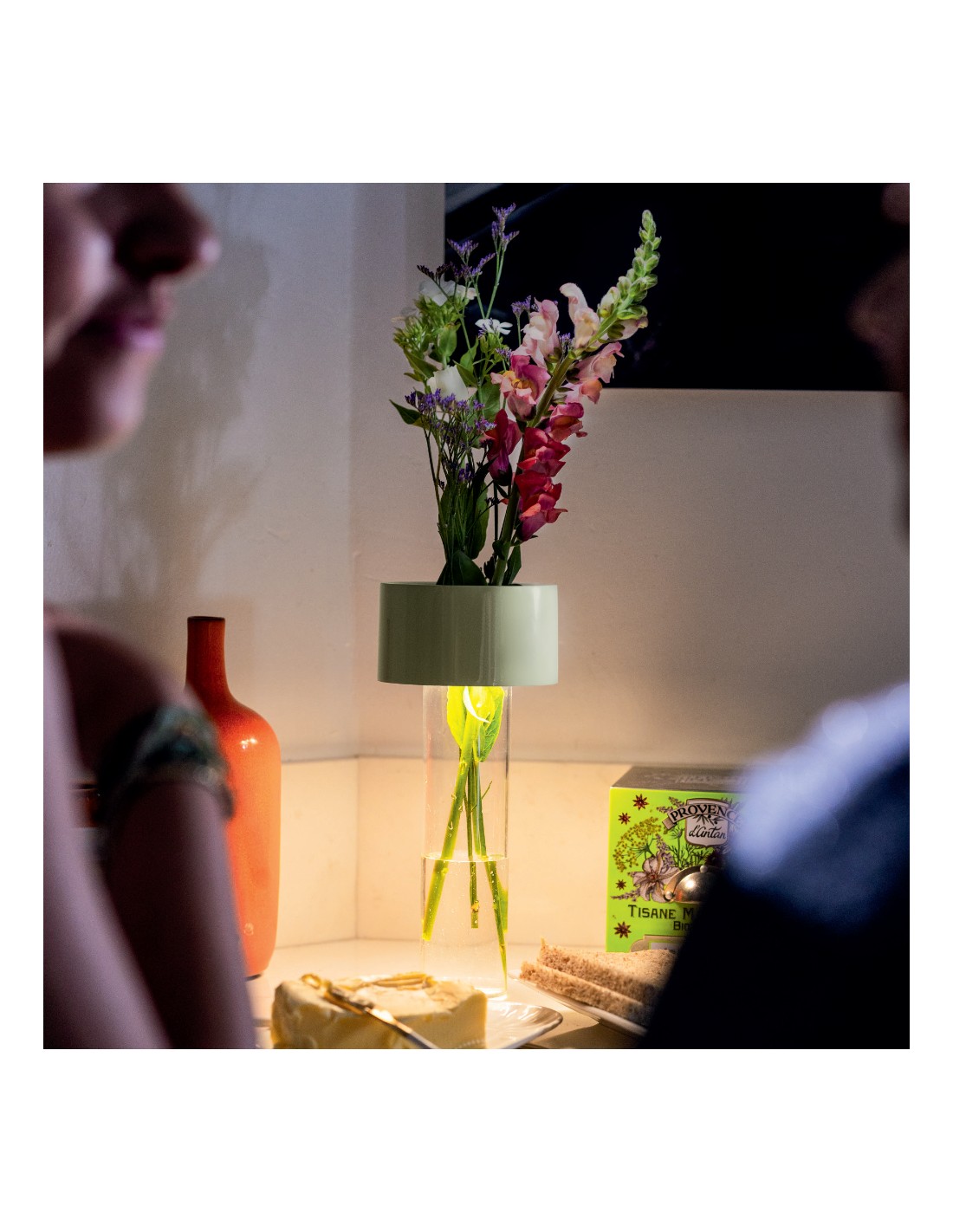 Lampe sans fil Fleur Foscarini portable rechargeable et vase éclairant