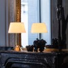 Lampe de table Chapeaux V blanc chaud Foscarini  - Valente Design - éclairée sur cheminée