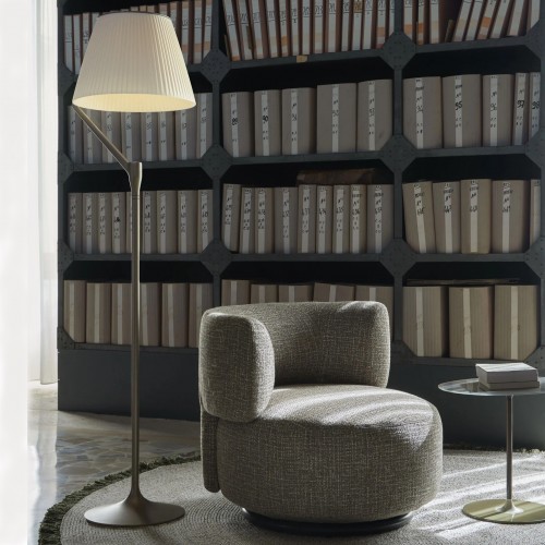 Lampadaire Angelo Stone champagne - Kartell - Valente Design - dans bibliothèque