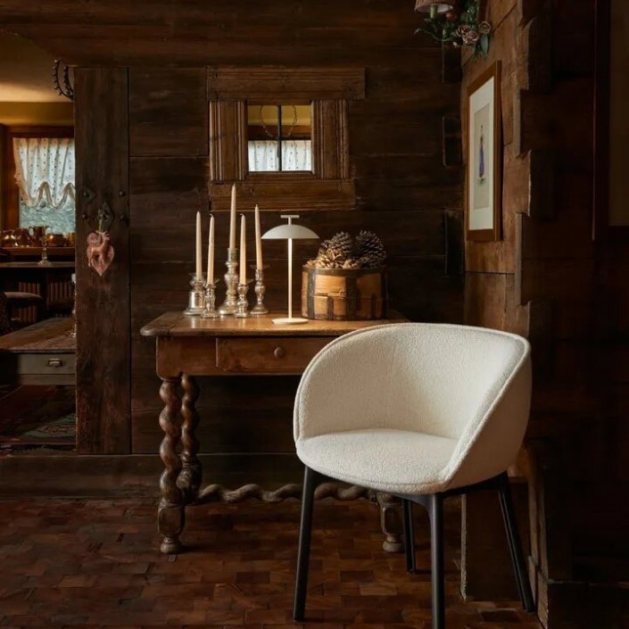 Lampe Mini Geen-A Plug version blanc Kartell Valente Design mise en scène bureau