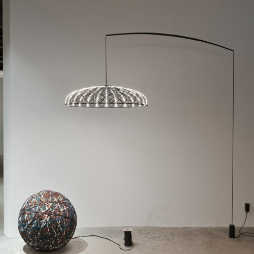Suspension Skynest Motion anthracite Flos - Valente Design - éclairée dans salon