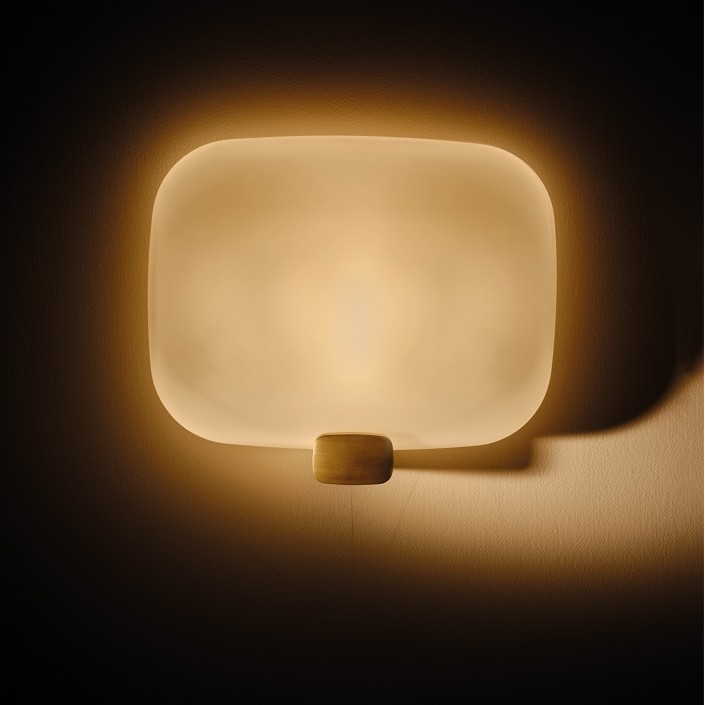 Applique LIGHT ME TENDER HORIZONTAL DCW Editions - Valente Design - éclairée