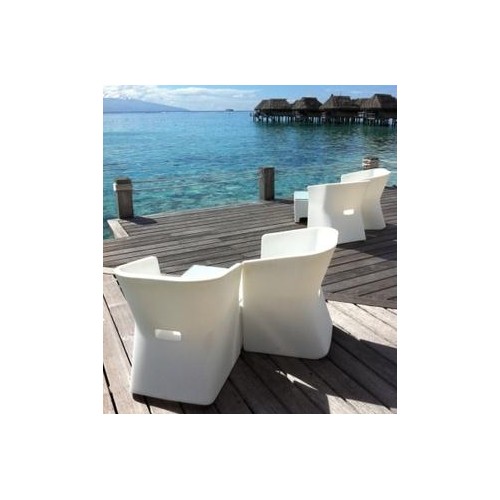 Découvrez les fauteuils Sliced de la marque Qui est Paul? en vente chez Valente Design