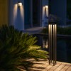Borne solaire BLADE 90 cm gris espace  - Les jardins - Valente Design - éclairée sur terrasse