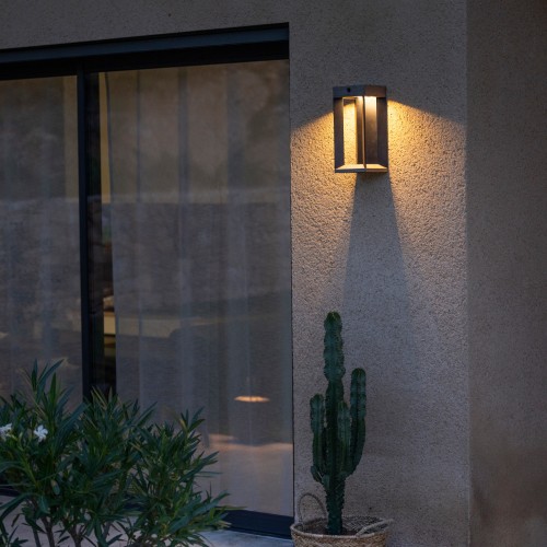 Applique murale TECKALU - Duratek et aluminium noir - Les jardins - Valente Design - sur terrasse éclairée