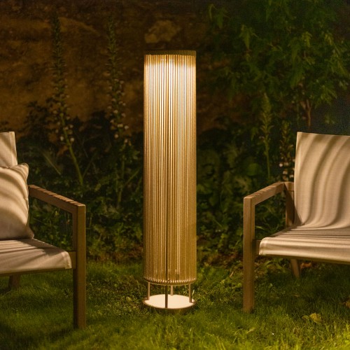 Lampadaire ROP&STRIP Les Jardins - Valente Design - éclairé dans jardin
