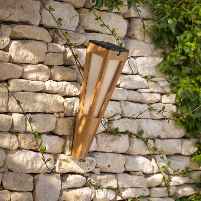 Applique torche solaire TECKA Teck - Les Jardins - Valente Design - posée en applique