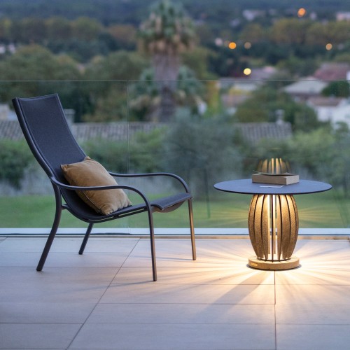 Table basse lumineuse solaire PASTEK - Les Jardins - Valente Design - éclairée sur terrasse