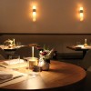 Lampe sans fil LUXCIOLE MINI or - Hisle - Valente Design - dans restaurant