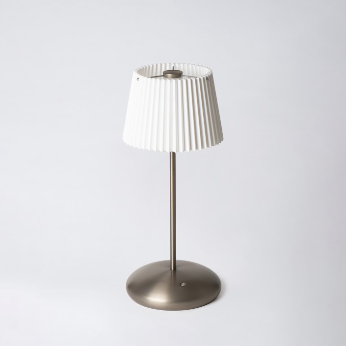 Lampe sans fil ARTURO argent fumé avec abat-jour plissé - Hisle - Valente Design