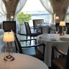 Lampe sans fil ARTURO bronze avec abat-jour plissé - Hisle - Valente Design  - dans restaurant